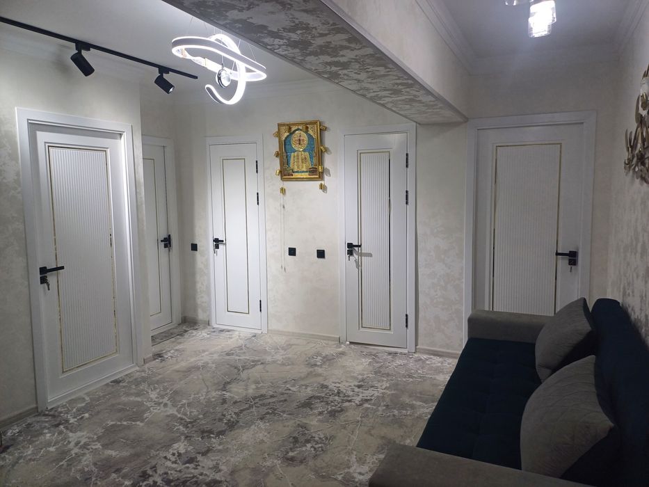 самаркан дарвоза 46 поликлиника оркасида 1 этаж кирпич 4 хона 87кв на