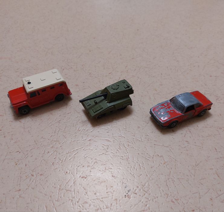 Метални колички: matchbox и руски