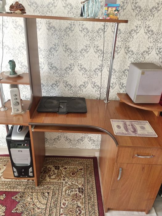 Компьютерный стол