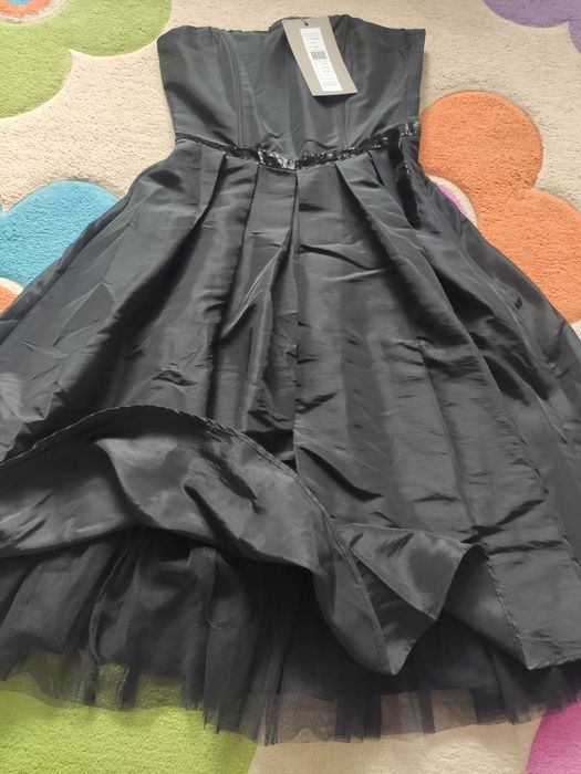 Къса черна рокля