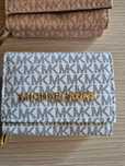 Дамски портмонета на Michael Kors