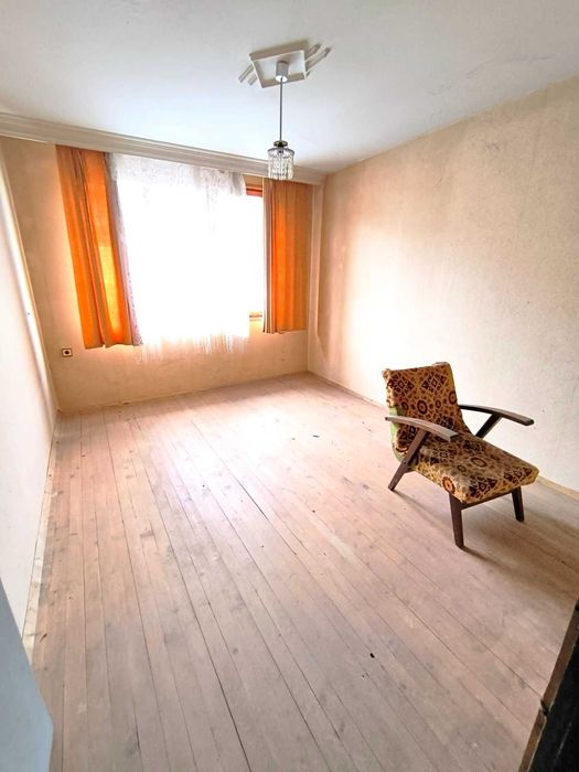 Продавам масивна къща в гр. Перник кв. Нов Драгановец