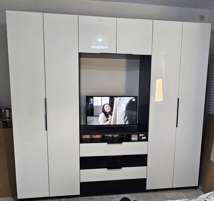 Dressing mare , stare foarte buna. 249×52,5×235,5 cm – spaţiu amplu de