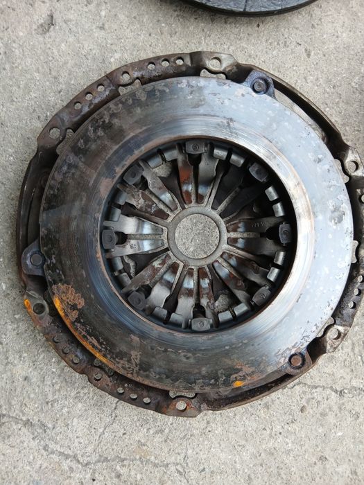 Маховик Тойота авенси т25 д-кат