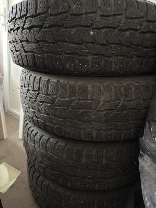 Продавам зимни гуми за Бус NOKIAN 215/65/16C