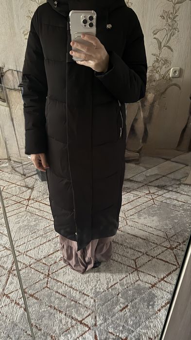 Продам пуховик длиный срочно 20000