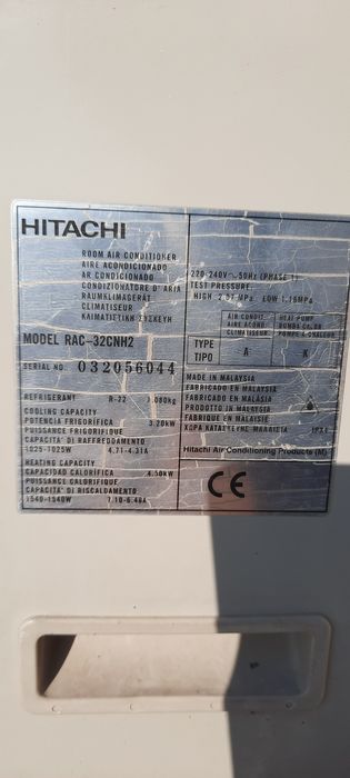 Продавам външно тяло на климатик НITACHI RAC-32CNH2 за части