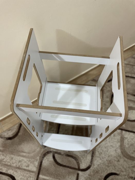 Помощна кула за деца. Бяла. Нова. Расте с детето