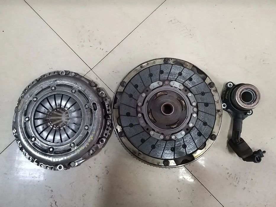 Kit Ambreiaj , Volanta Placa Disc cod: 3082000607 pentru Ford Focus 2 , Galaxy , Mondeo 4 cu 6 Trepte