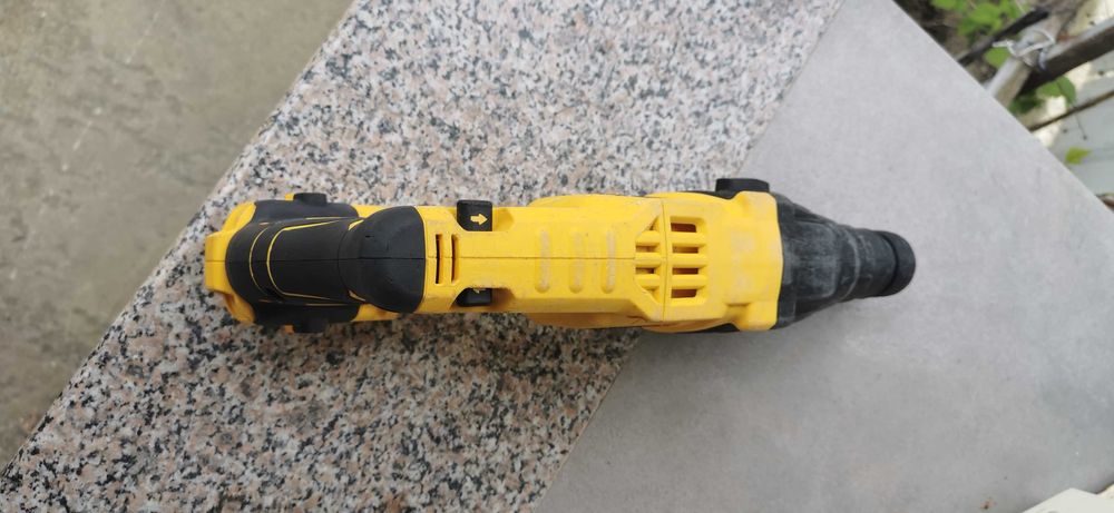 Rotopercutor Dewalt DCH 033