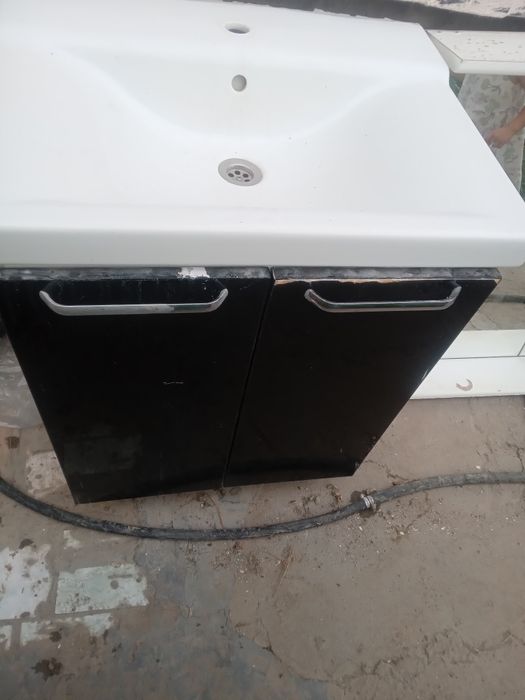 Раковина с зеркалом