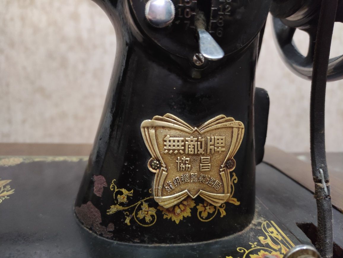 Antique sewing machine. В хорошем состоянии.
