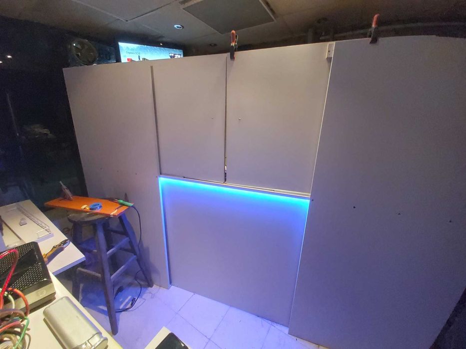 Щанд заграден от 4 страни / Киоск - 2,5 / 2,2 м.