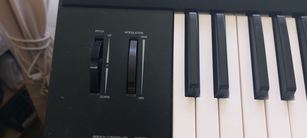Yamaha DX7S synth