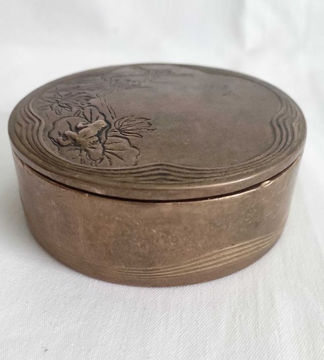 Много масивна бижутерка от месинг