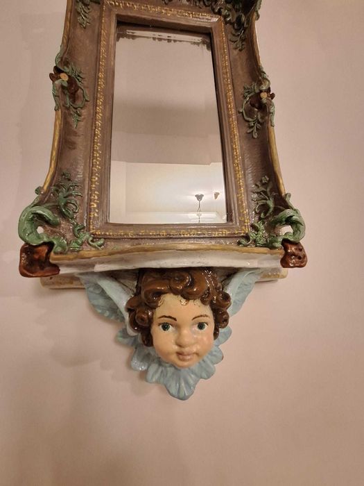 Oglindă vintage cu heruvim recondiționată manual, din rășină
