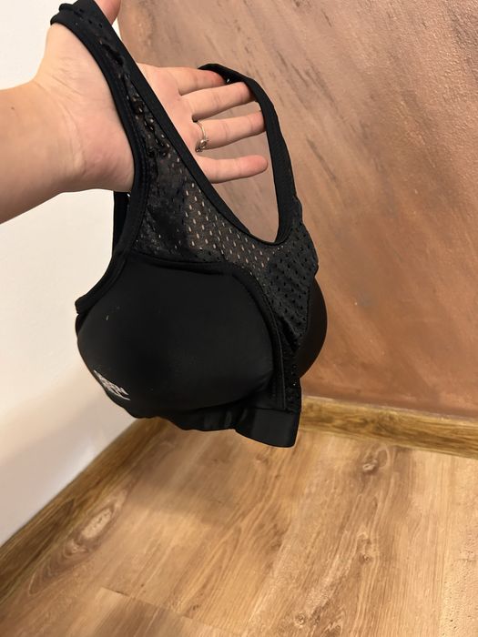 Спортно бюстие за бойни изкуства