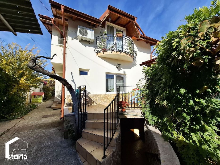 Casa tip duplex cu 6 camere, zona Republicii