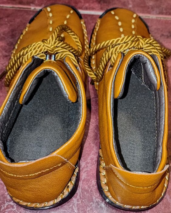 Ghete din piele naturală și talpă 100% cauciuc