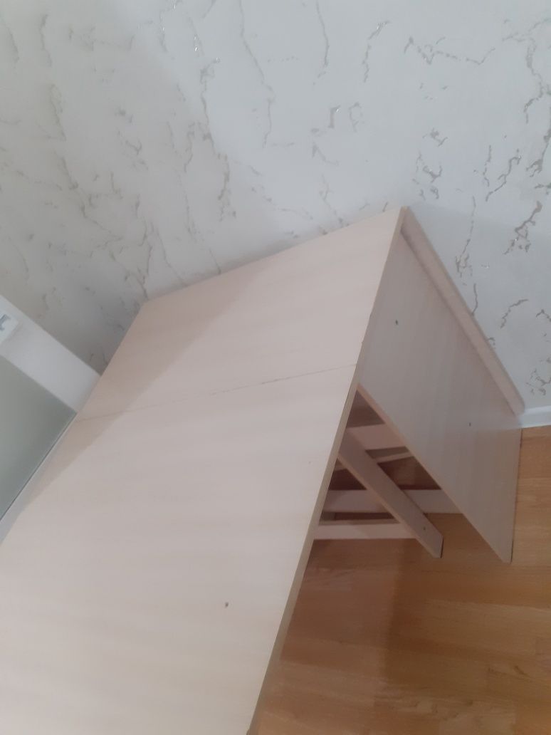 Продаётся раскладной стол