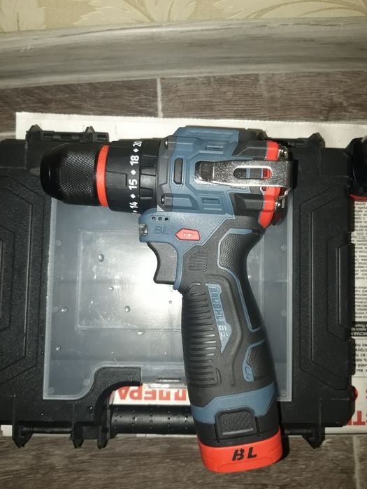 Шуруповёрт с функцией отбойник.