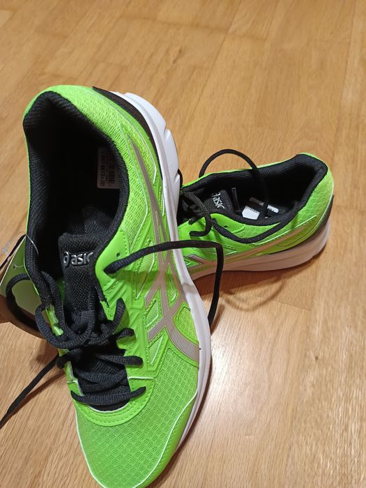 ASICS Jolt 3      .