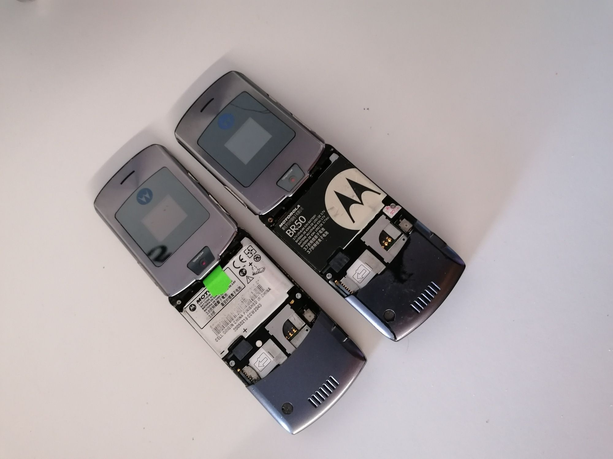 Telefon cu clapeta V3 fără încărcător si capac la baterie