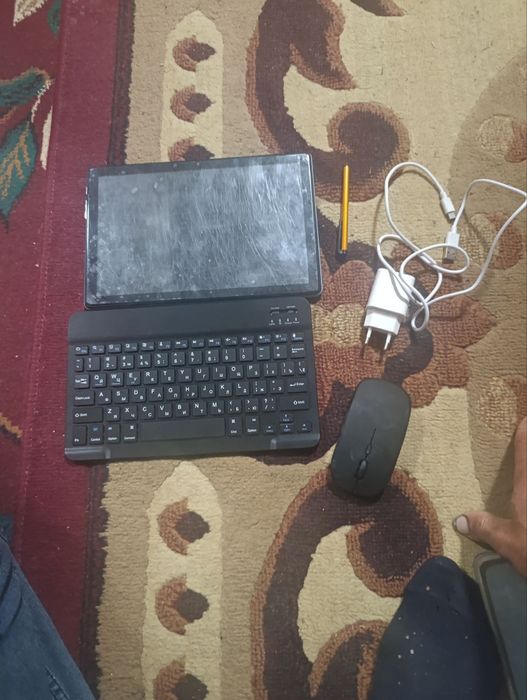 Планшет сотилади