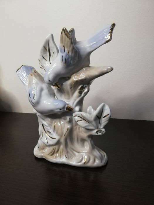 Прекрасна статуетка с  птици. Порцелан.