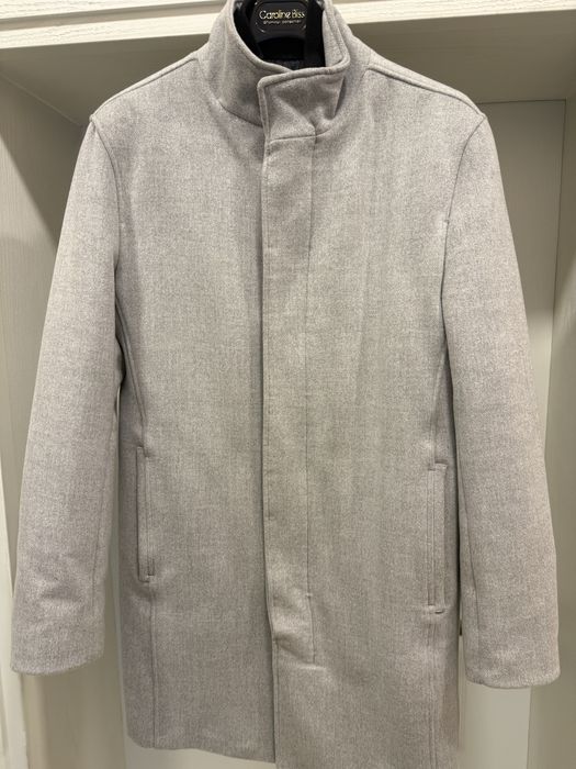 Мъжко палто Zara – светлосиво, елегантен модел. Размер S