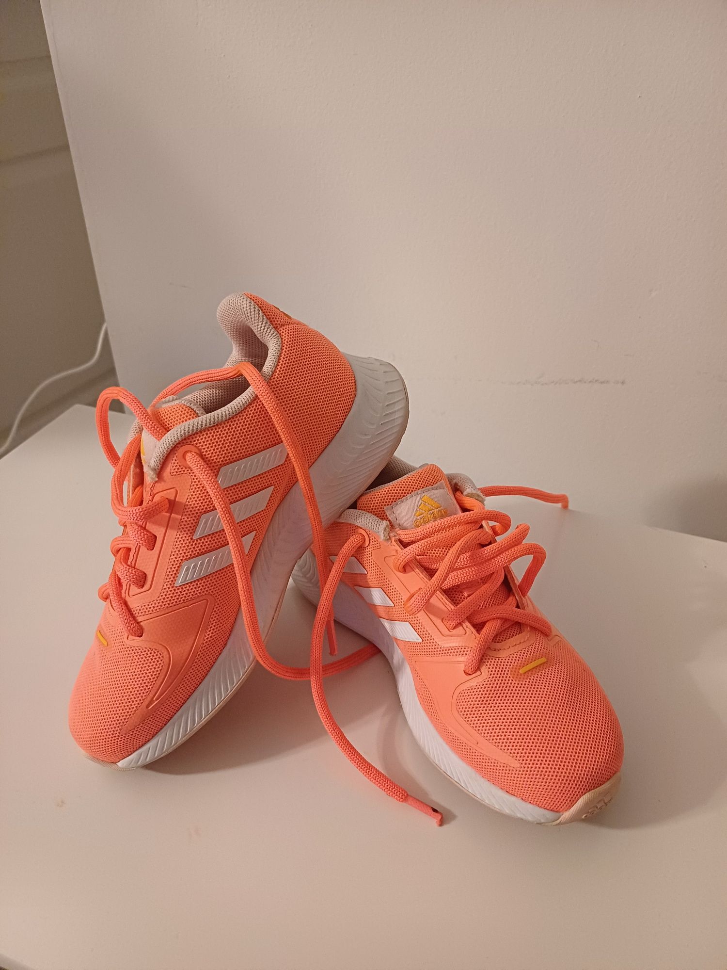 Adidas fetite, nr 28