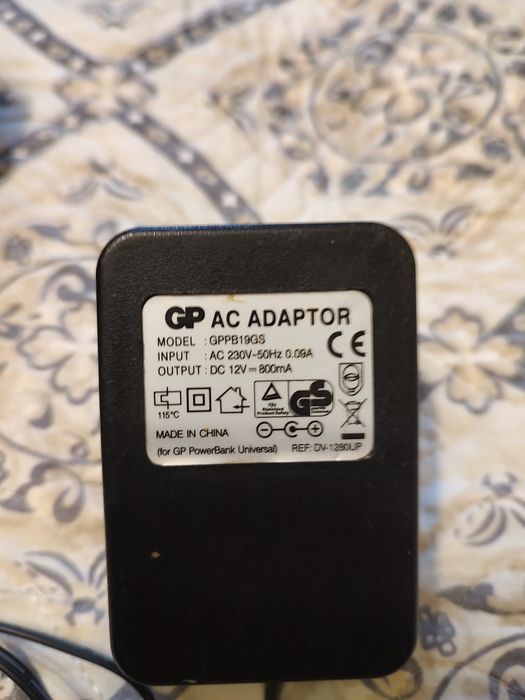 Încărcător GP acumulatori AA/AAA/C/D/9V
