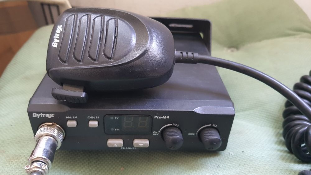 Statie radio a CB Bytrex Pro-M4 nefolosita.Antena Sunker Elite CB115