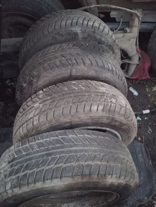 Продам зимнюю резину 185/60 R15 липучки