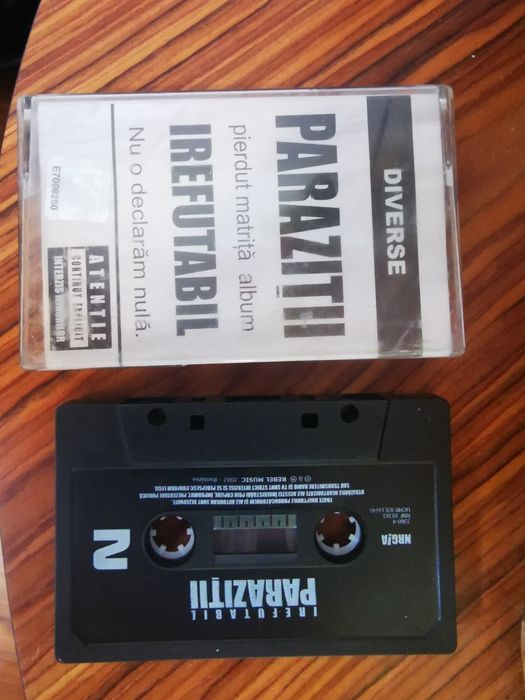 Caseta Paraziții Irefutabil