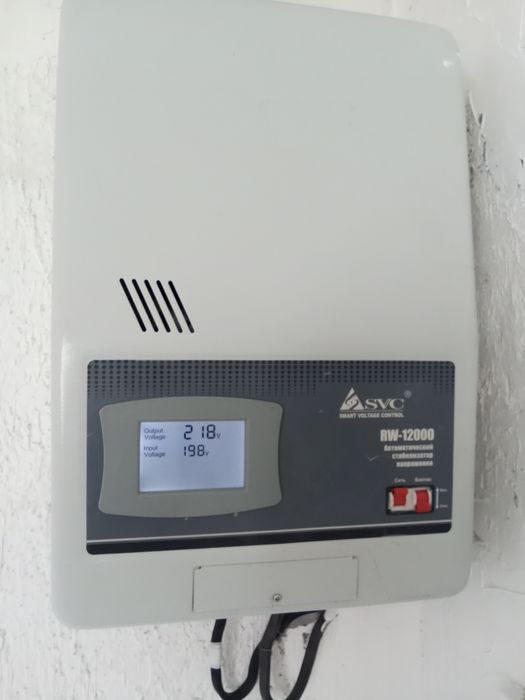 Стабилизатор напряжения SVC RW-12000 настенный.
