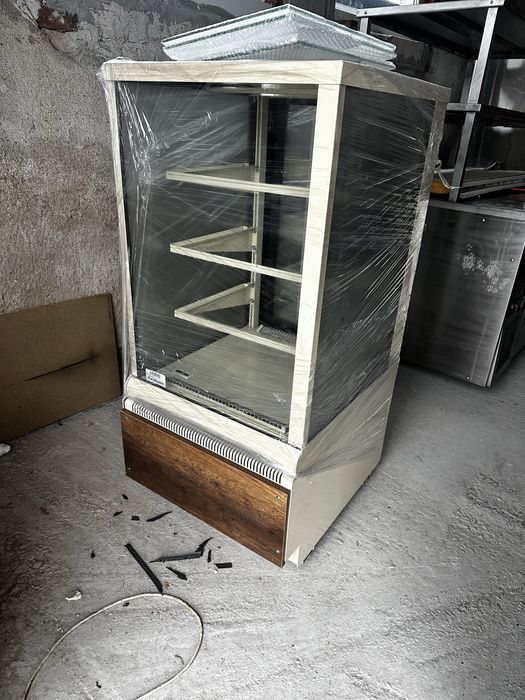 Хладилна витрина сладкарска