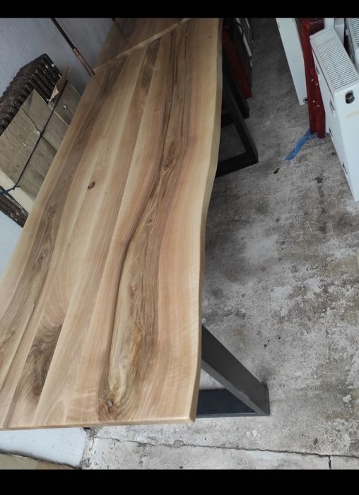 Masa rustica din lemn de nuc