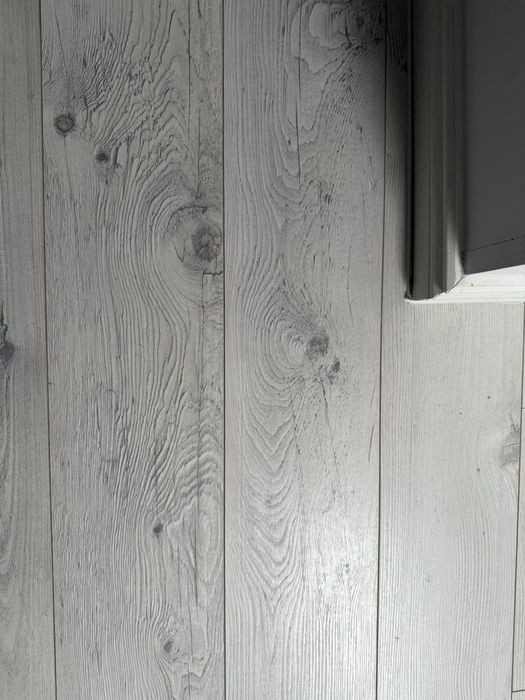 Vand parchet laminat utilizat