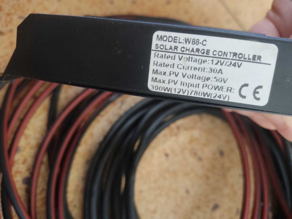 Малка соларна система 100W с контролер и 14 метра Соларни кабели
