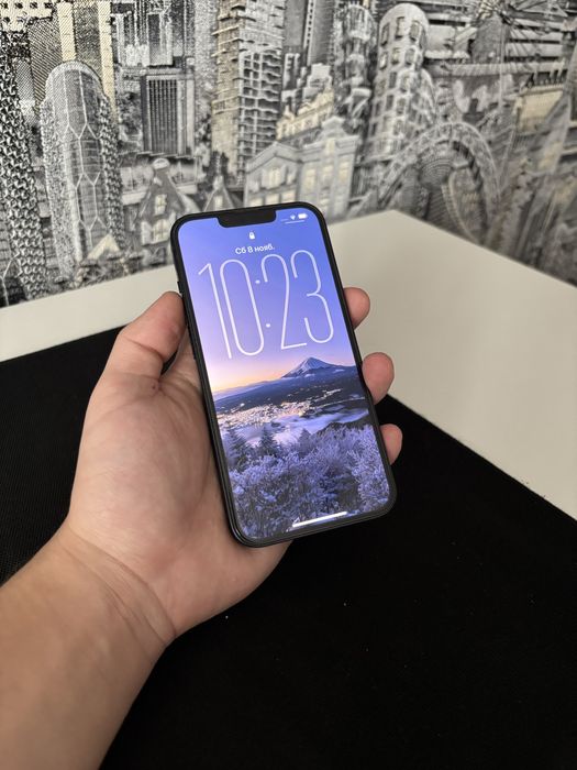 Продам iPhone 13
