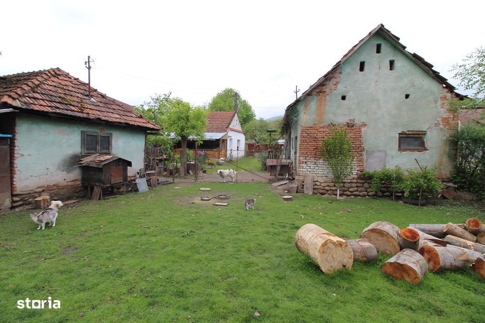 Vând gospodărie în Fărcădin la 6km de Hațeg, teren 4416mp, anexe, șură