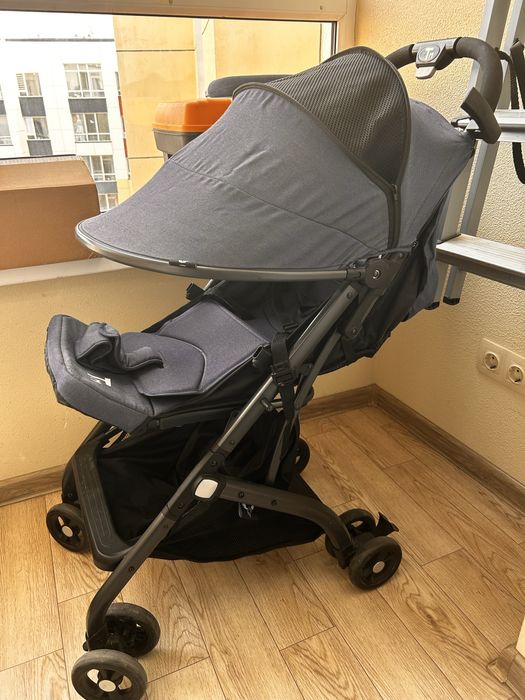 Коляска прогулочная компактная