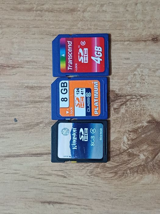 Trei carduri SDHC in stare buna. Sunt testate
