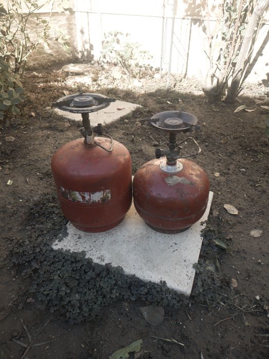 Vând 2 butelii (camping )