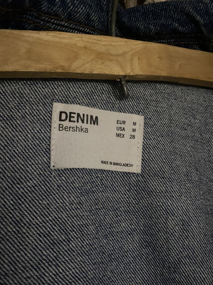 Geaca de blugi bershka mărimea 38/M