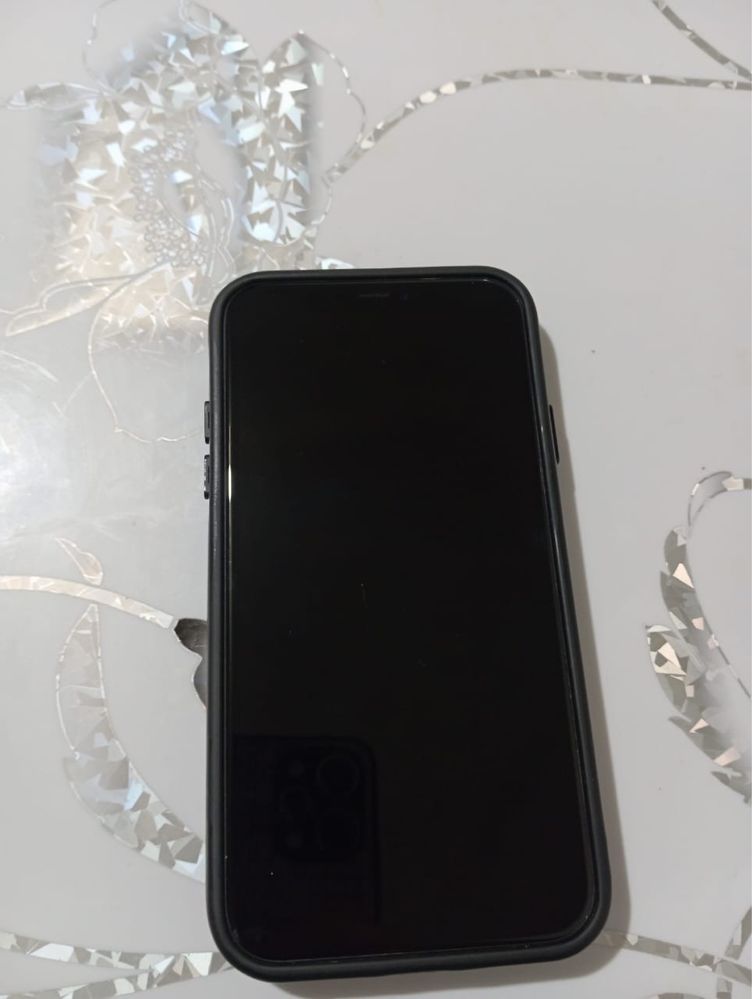iphone11 пол года