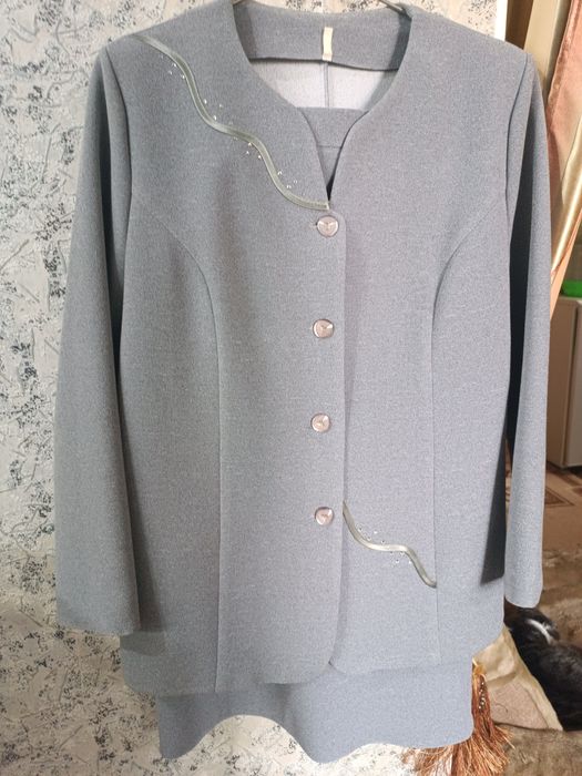 Женский костюм на весну и осень