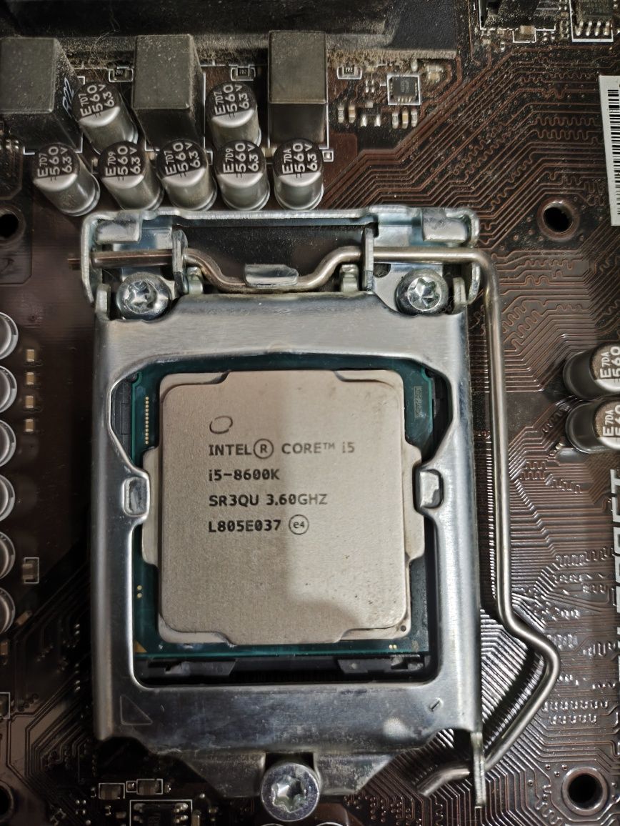 Почти готовый компьютер (i5-8600k 4.8ghz, ddr4 16 gb 3400mhz)