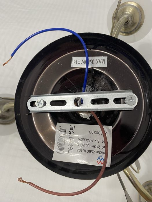 Vand candelabru cu 3 becuri in stare buna.